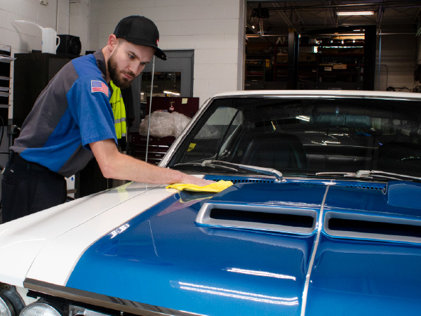 Detailing Muscle Car